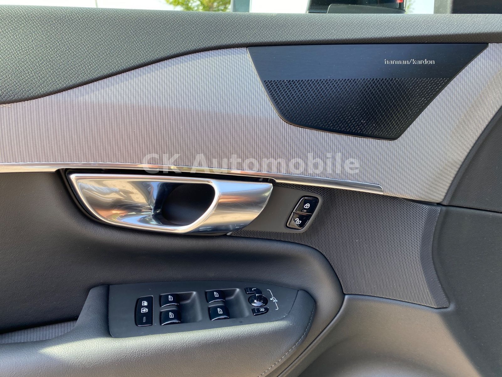 Fahrzeugabbildung Volvo XC90 T8 Core Recharge Plug-In Hybrid AWD/7 Sitze