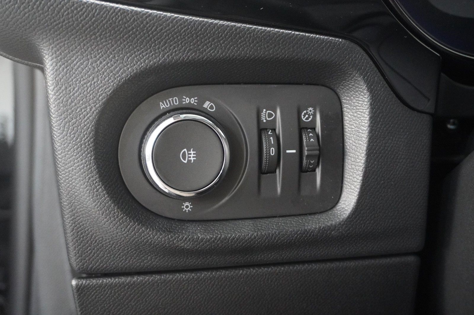 Fahrzeugabbildung Opel Corsa 1.2 MIRROR-LINK/SHZ/PDC/KAMERA/ALU16/LHZ