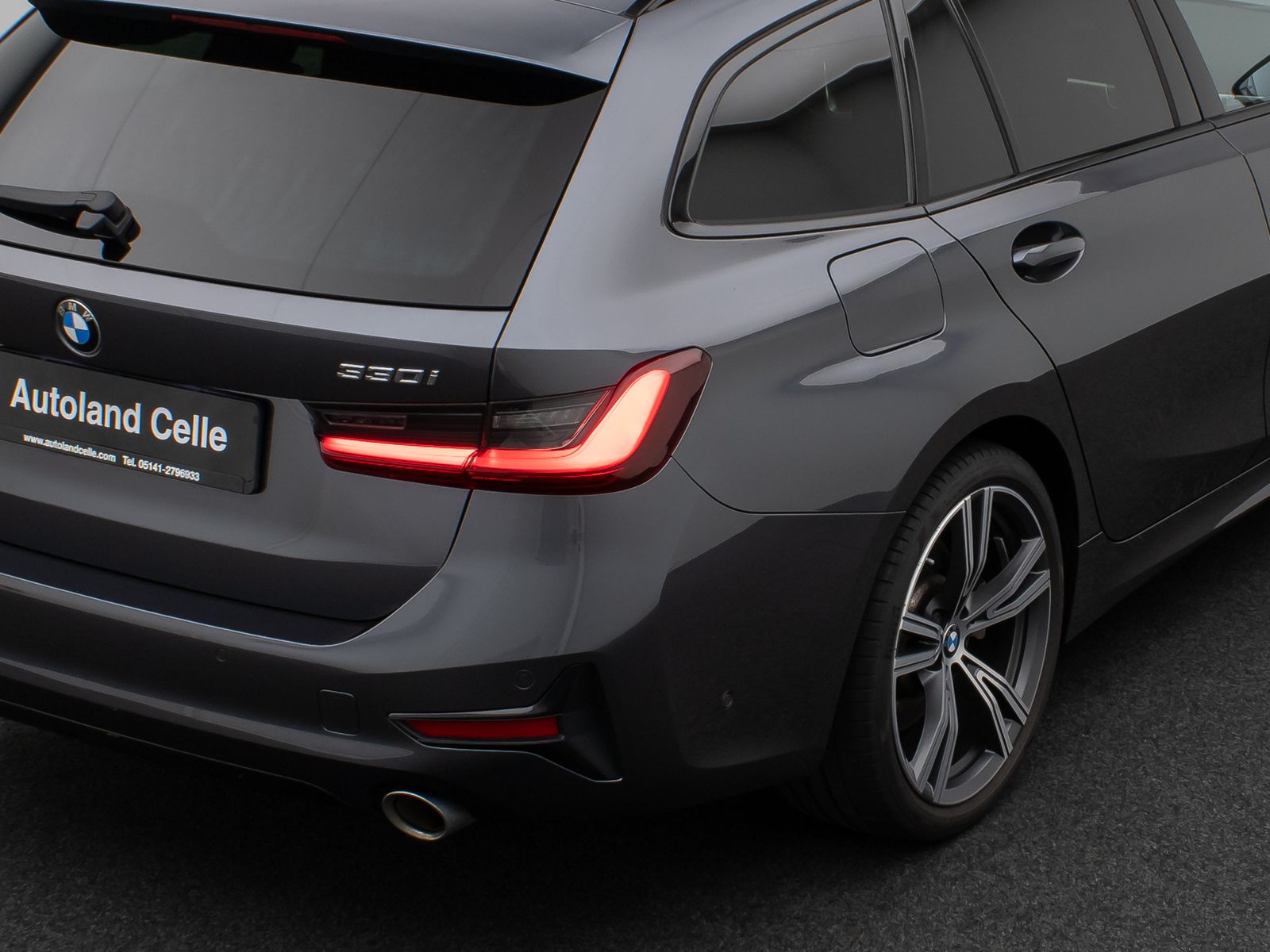 Fahrzeugabbildung BMW 330i xD SportLine Laser DAB HiFi PDC AHK Komfort