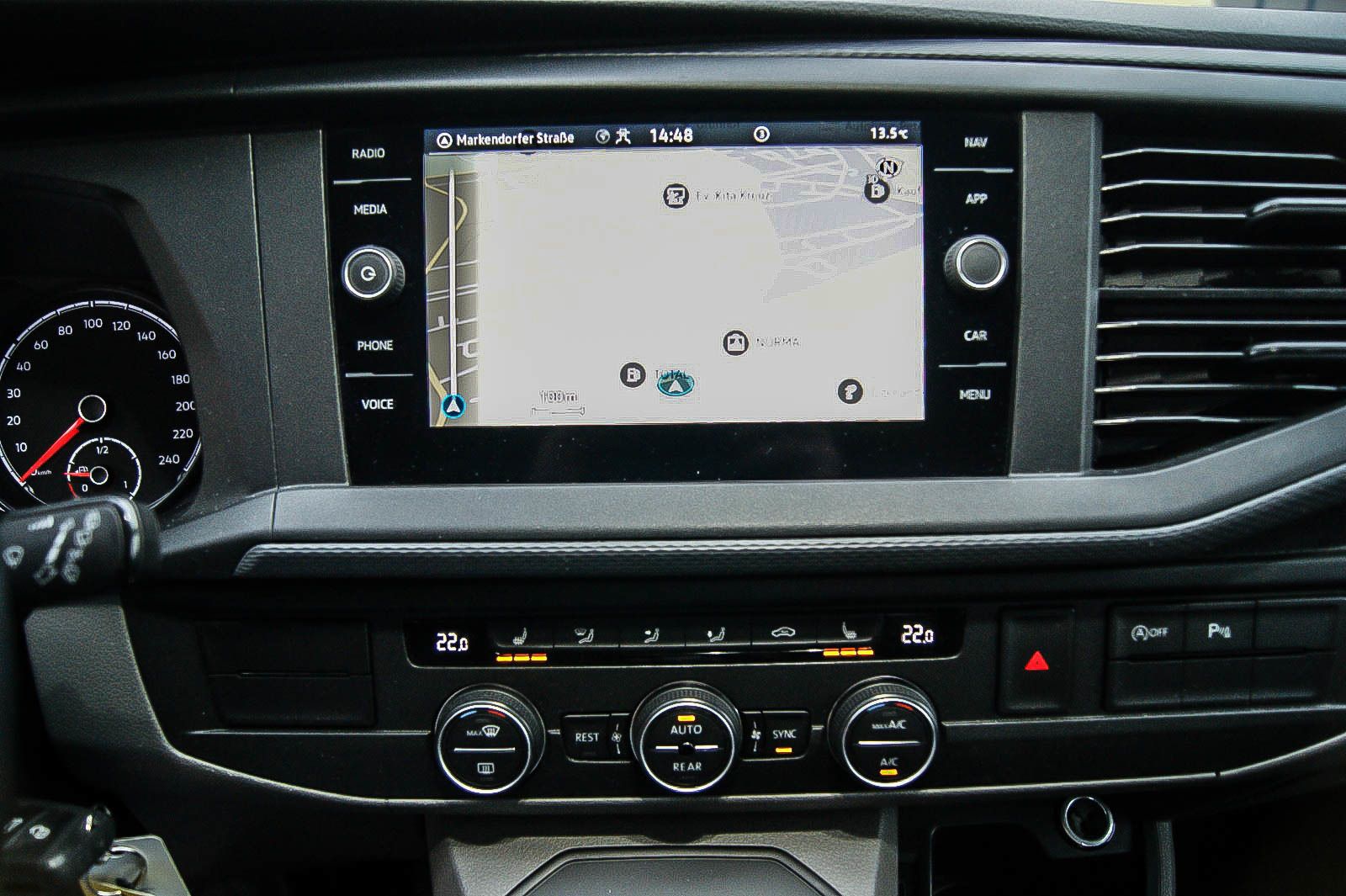 Fahrzeugabbildung Volkswagen T6.1 Caravelle lang 20TDI DSG 8-Sitze NAVI SIHZG