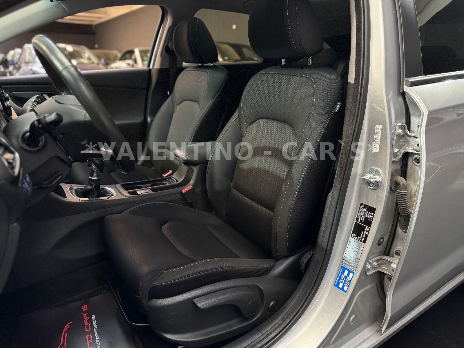 Hyundai i30 cw Family + Nav/Kamera/Temp/Shz/Lhz/Pano/Led