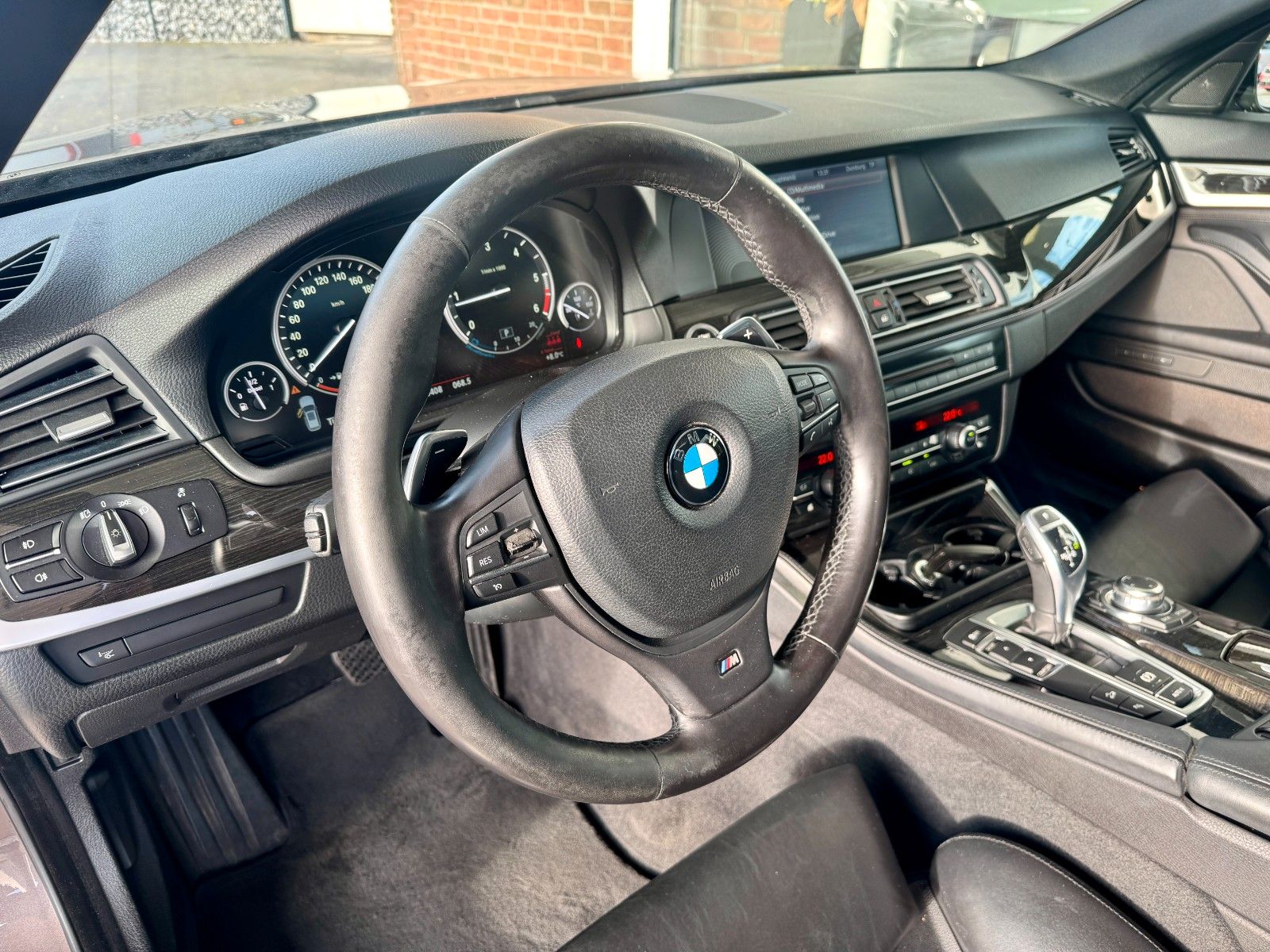 Fahrzeugabbildung BMW 535 d xDrive Touring Leder/Panorama/Navi/HUD