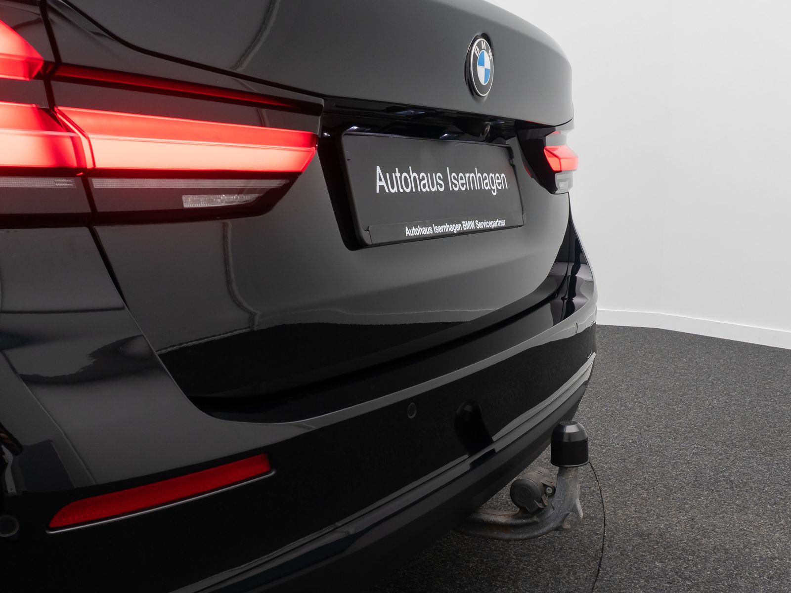 Fahrzeugabbildung BMW 520d ACC Alarm AHK Memory HUD DAB H/K Panorama