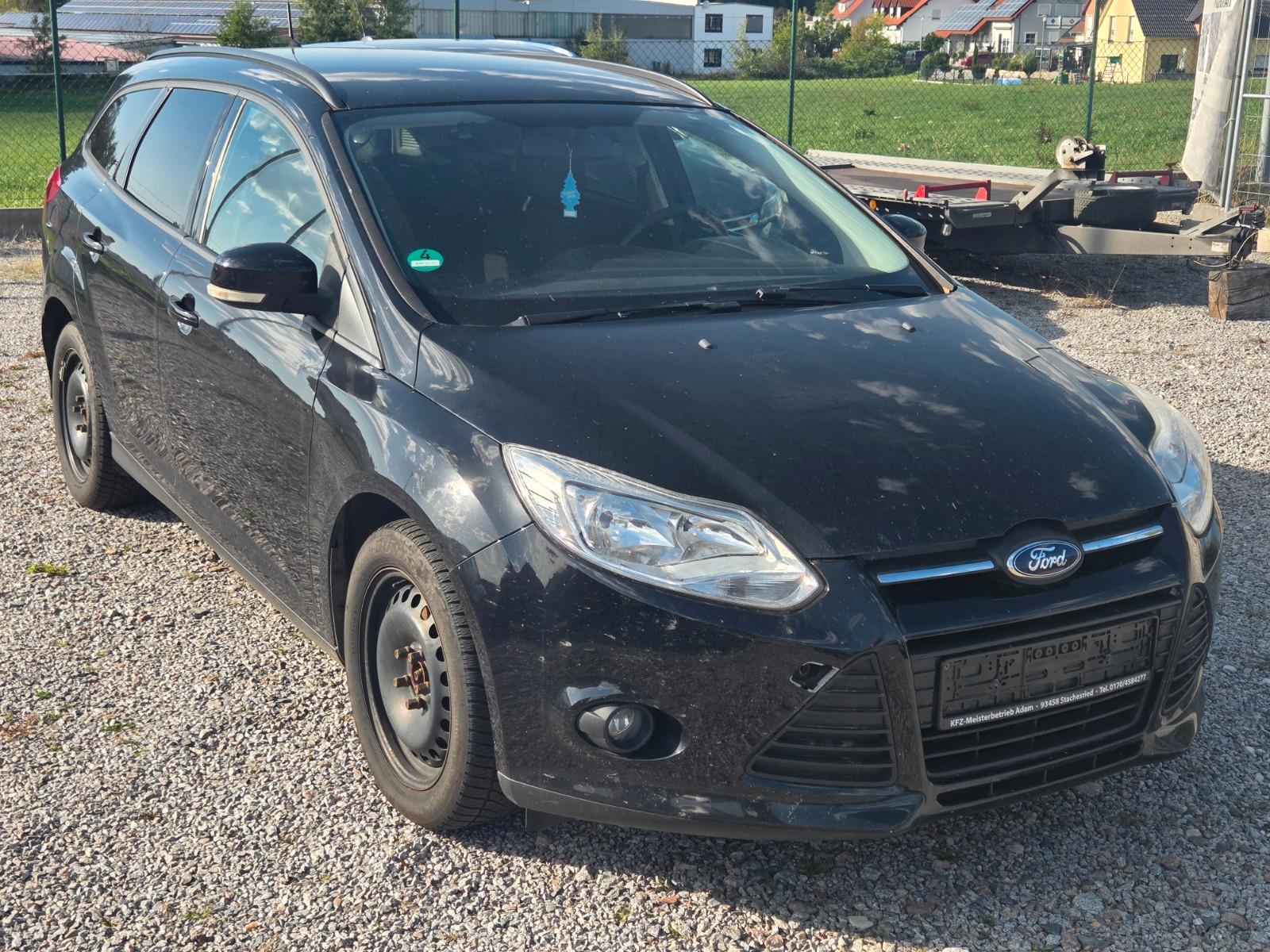 Ford Focus 2013 — interior