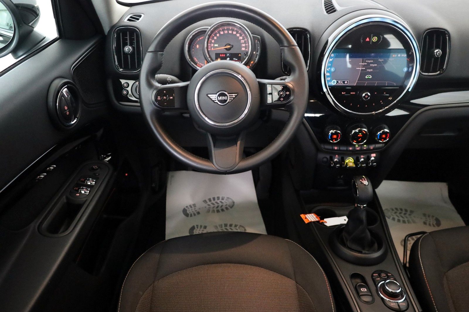 Fahrzeugabbildung MINI Cooper SE Countryman All4 Hybrid Trim ,Navi,LED