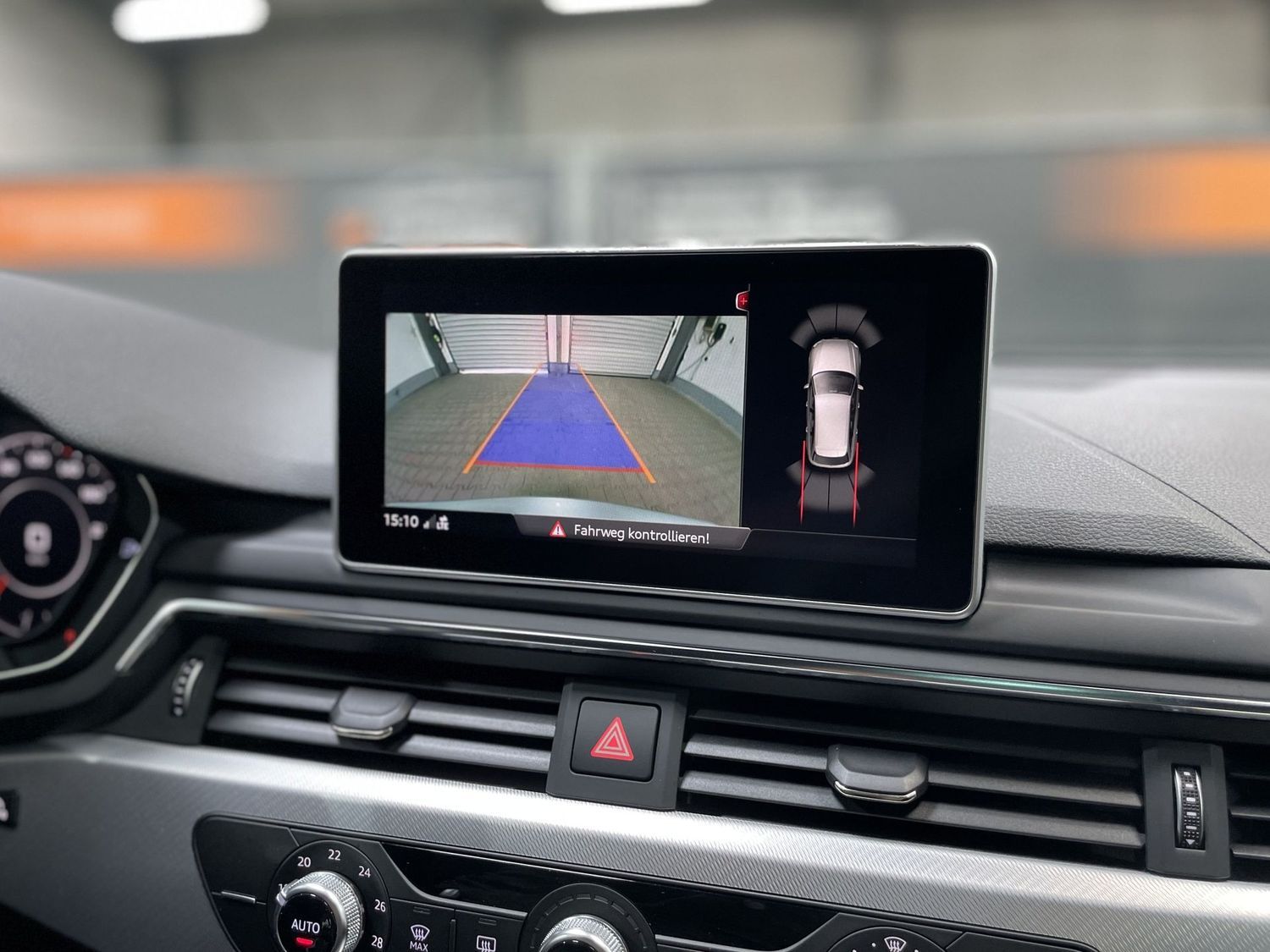 Fahrzeugabbildung Audi A4 Behinderteng. #Kamera#Matrix#ACC#Pano#Virtual