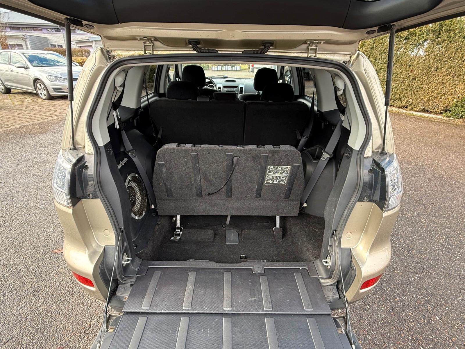 Mitsubishi Outlander 2.4-Allrad-Klima-7 Sitze-PDC-Tüv 07/28
