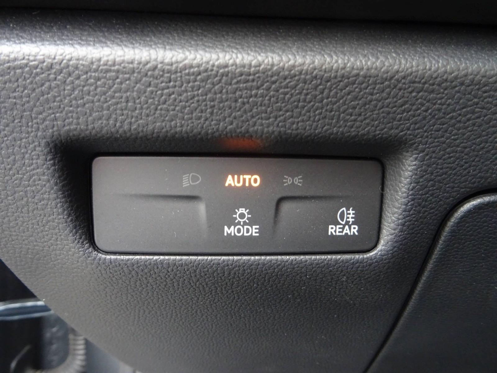 Volkswagen Passat Variant 1.5 eTSI 110 kW DSG LED PDC SHZ