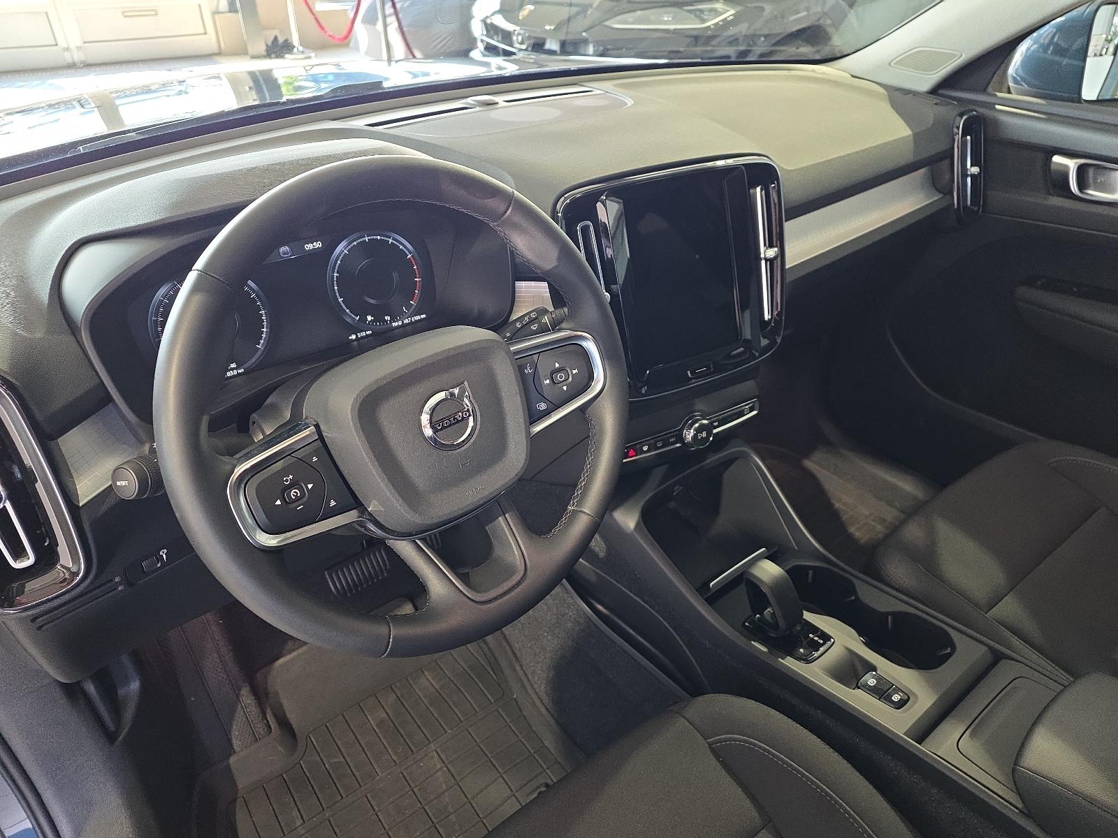 Volvo XC40 T3 Momentum Pro ACC BLIS AHK Kamera LED SHZ