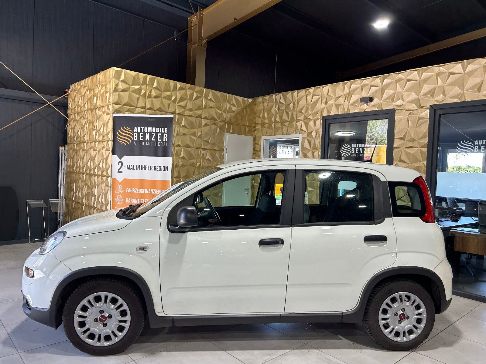 Fahrzeugabbildung Fiat Panda Base/KLIMA/4-TÜRER/DAB/ALLWETTER