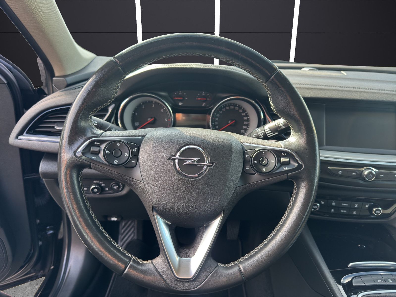 Fahrzeugabbildung Opel Insignia B Sports Tourer Edition/Apple CarPlay