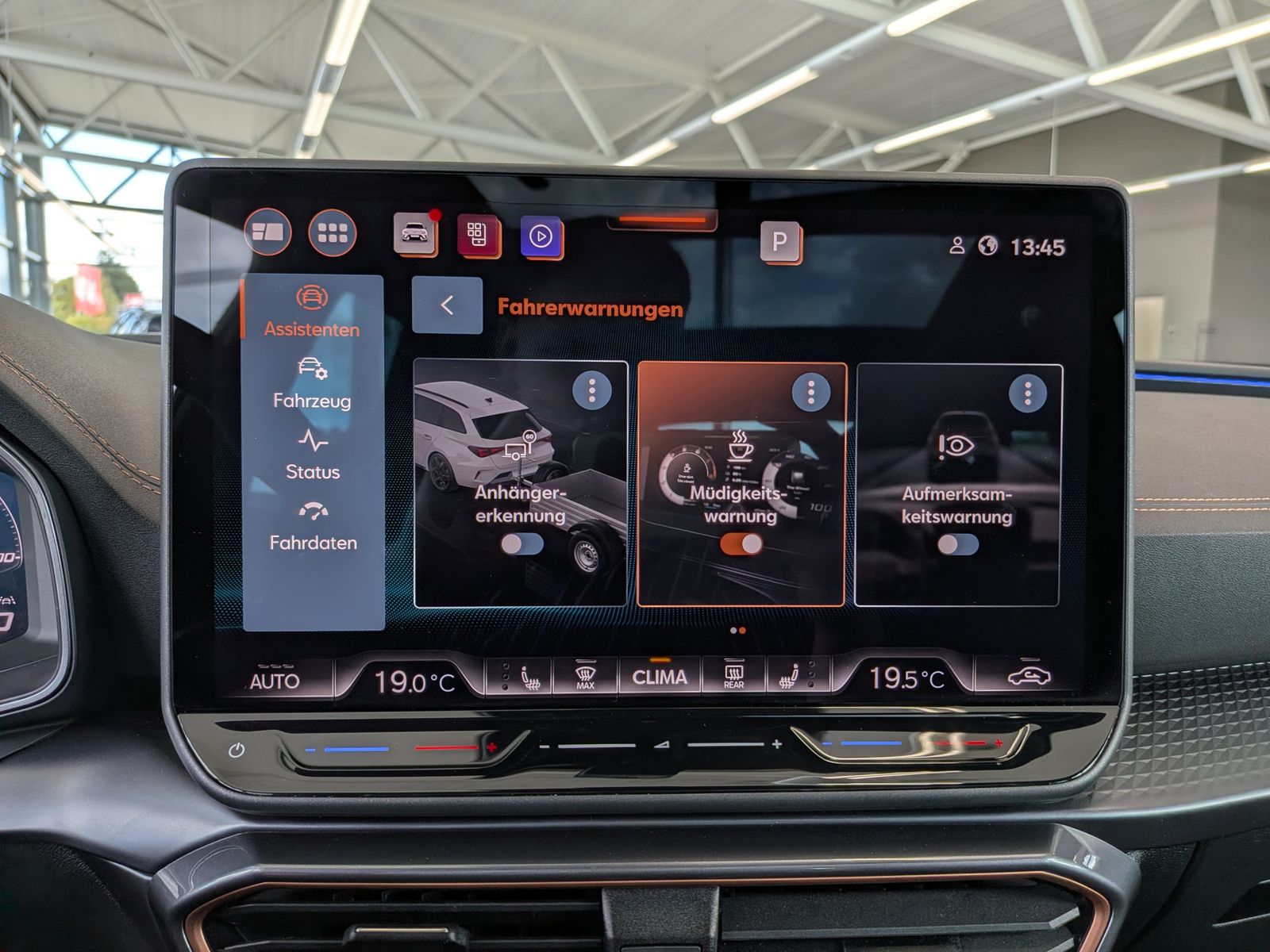 Fahrzeugabbildung CUPRA Leon 1.5 eTSI DINAMICA MATRIX ACC PANO AHK 5J-Ga