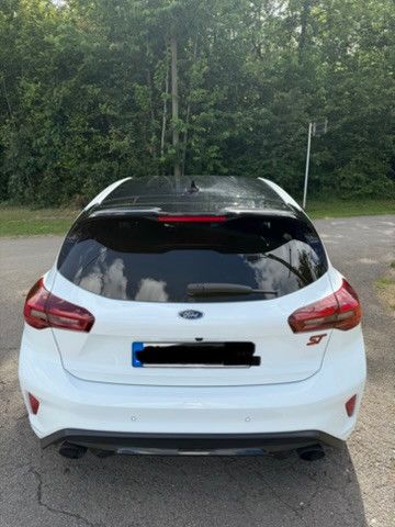 Fahrzeugabbildung Ford Focus Lim. ST X
