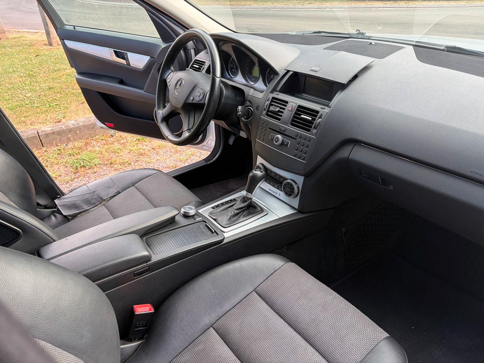 Mercedes-Benz C200 2010 — photo 8