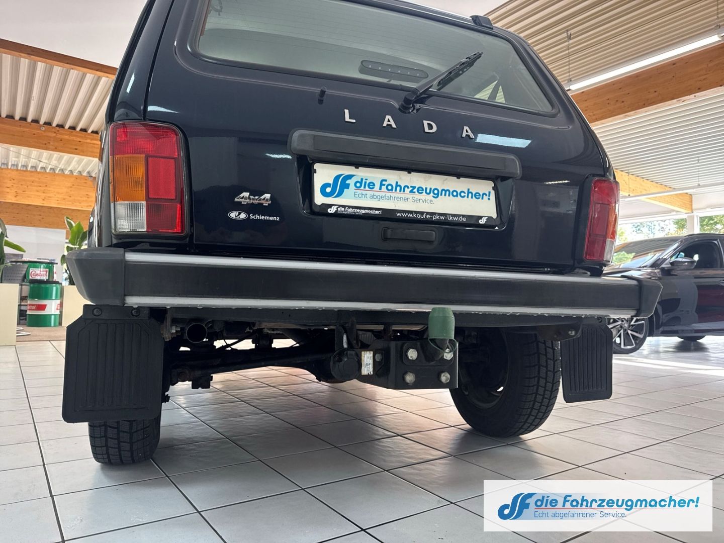 Fahrzeugabbildung Lada Taiga 4x4 GA Privacyverglasung teilb.Rücksb eFH
