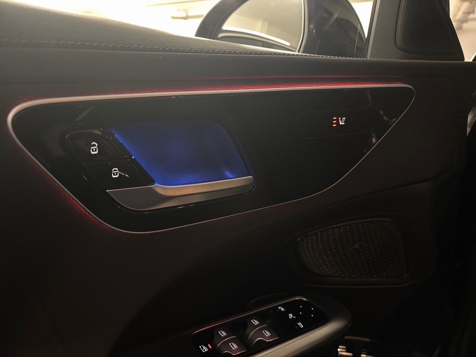 Fahrzeugabbildung Mercedes-Benz C 300 e AMG*AHK*Kamera*Distronic*Totw*LED*Night*