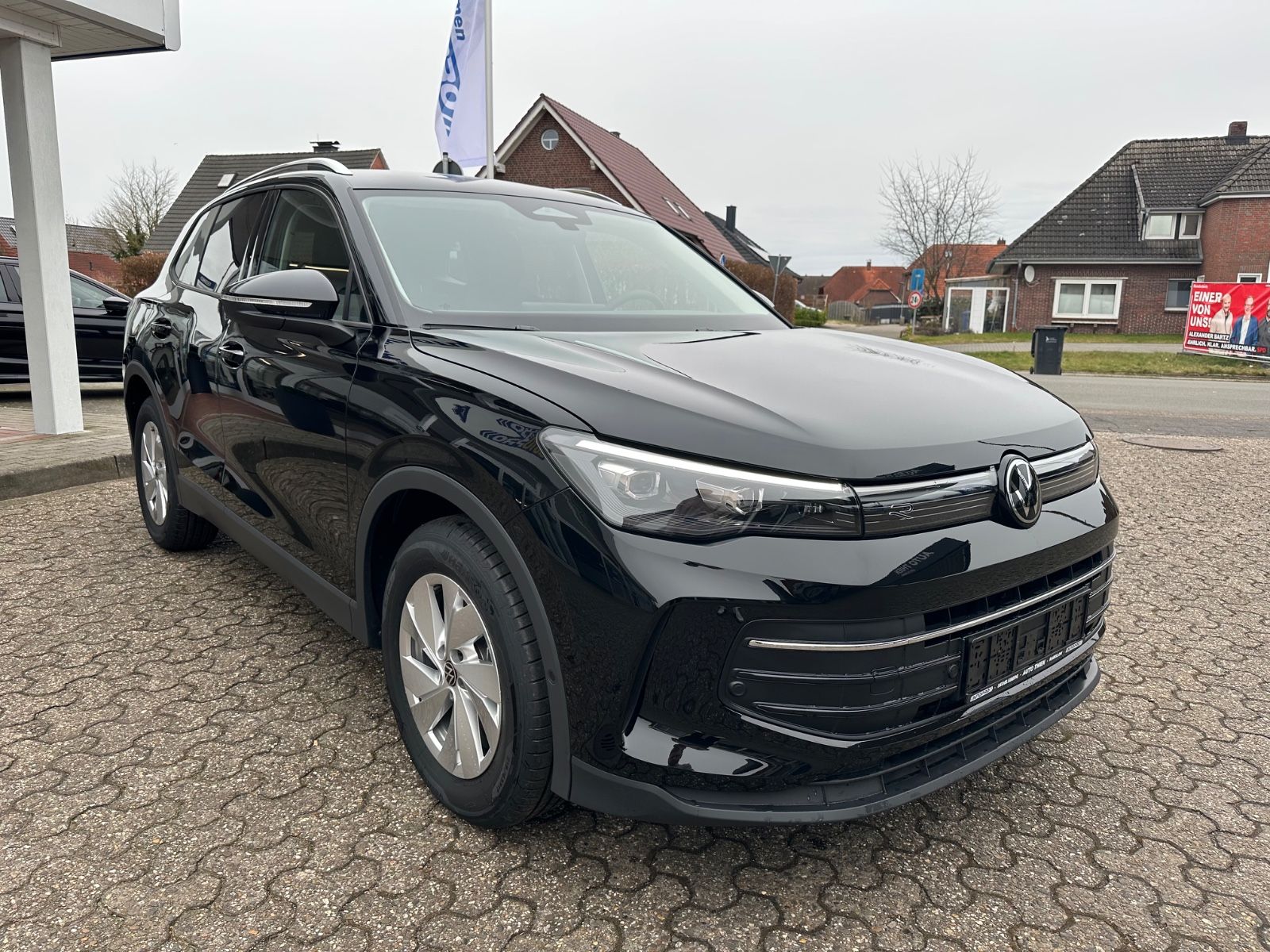 Fahrzeugabbildung Volkswagen Tiguan 1.5 eTSI Life DSG ACC/LED/Einparkh/Shzg