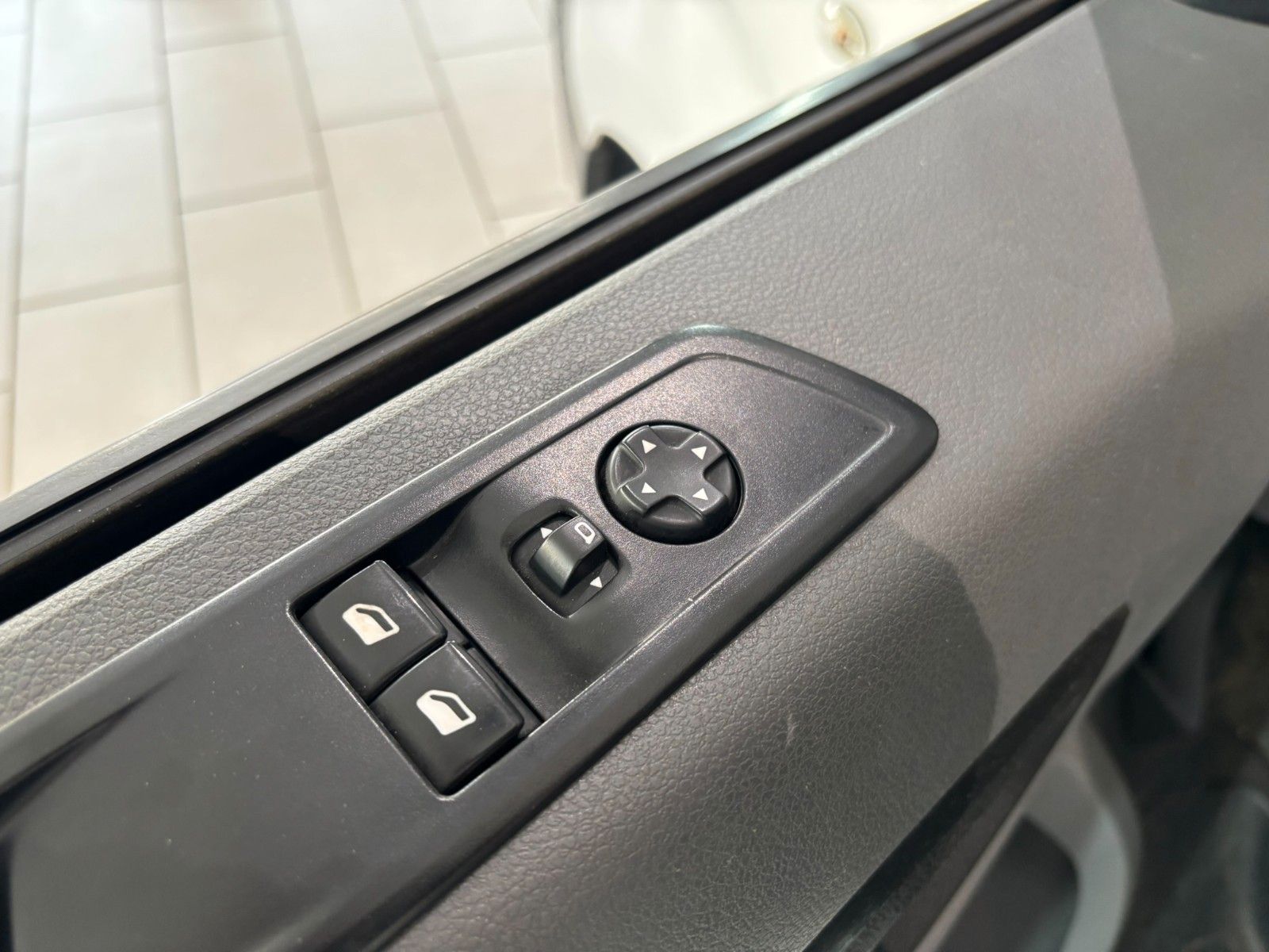 Fahrzeugabbildung Opel Vivaro Kombi M 1.5D 6-SITZER/AHK/PDC/SOLARPROTEC