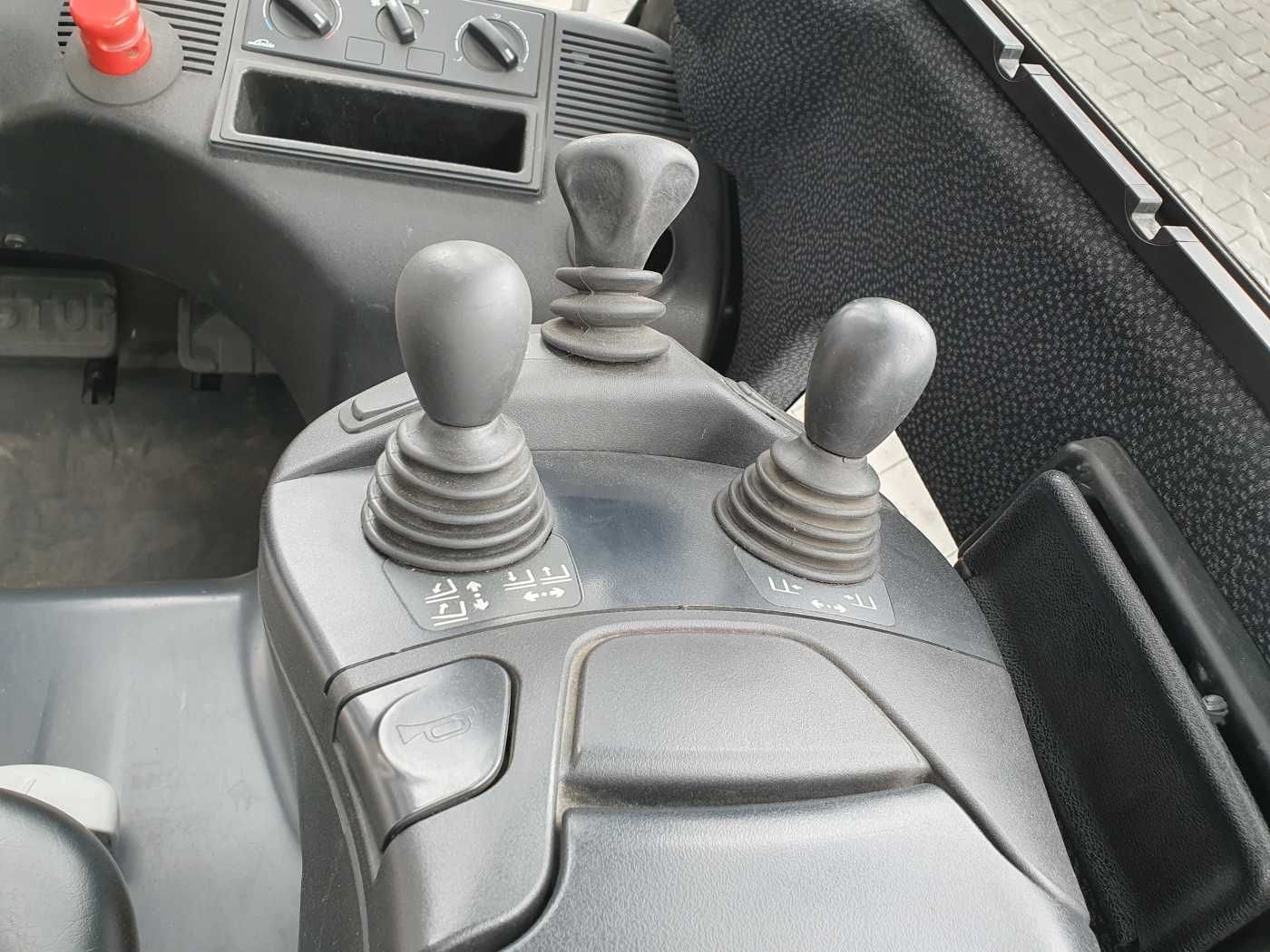 Fahrzeugabbildung Linde E14 - 02 / Triplex: 4.00m! / SS / nur 2.119h!