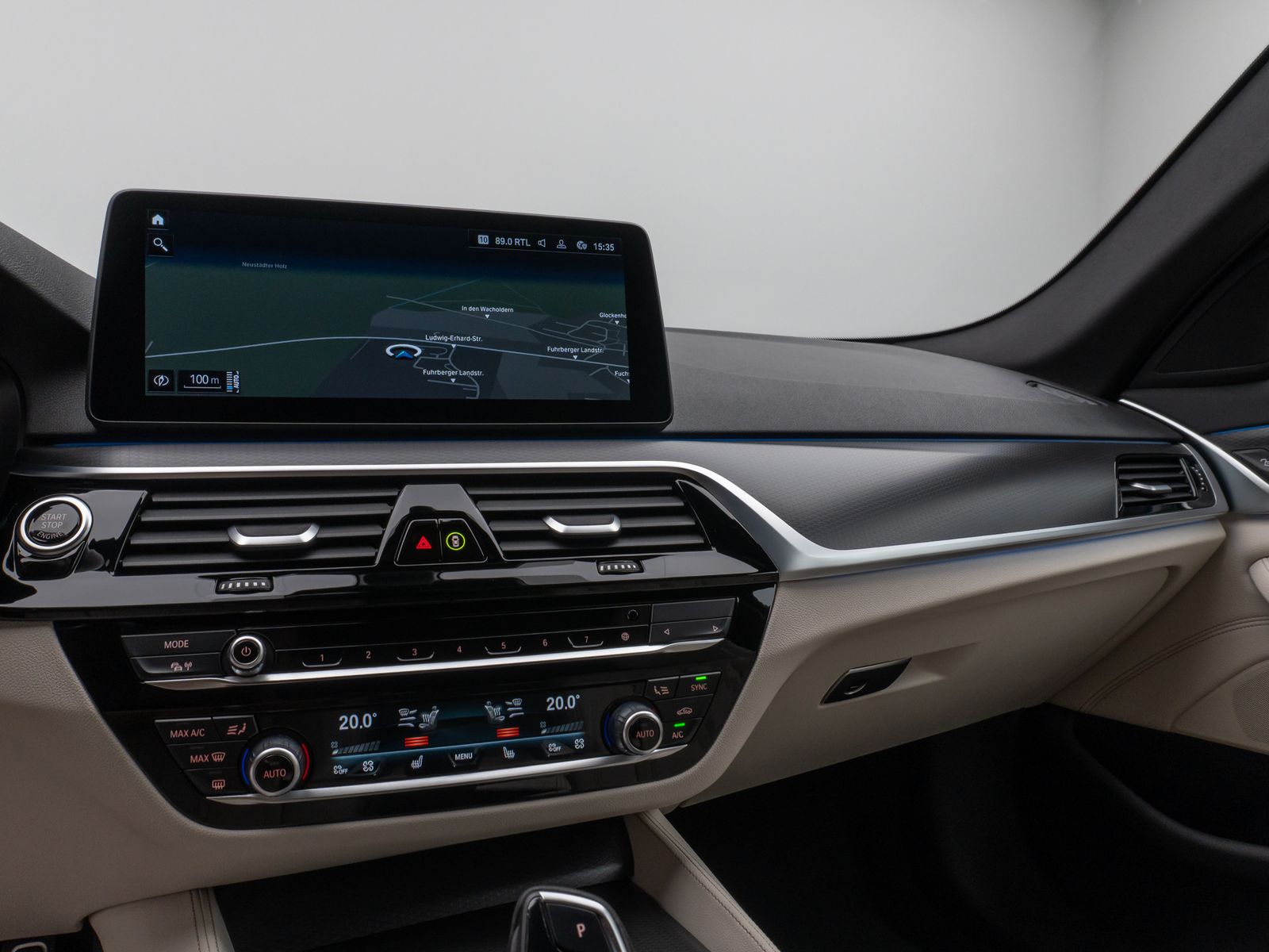 Fahrzeugabbildung BMW 530e xD M Sport Massage Laser HUD DAB Individual