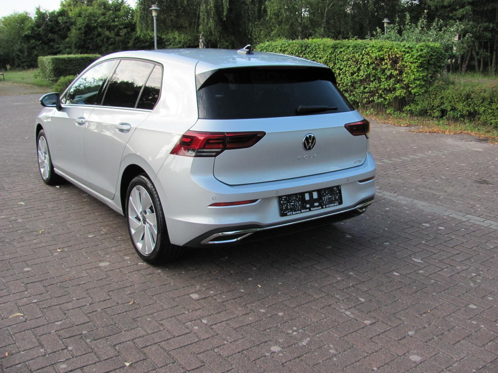 Volkswagen Golf VIII Lim. Style 1,5 eTSI DSG Pano.LED 2xPDC