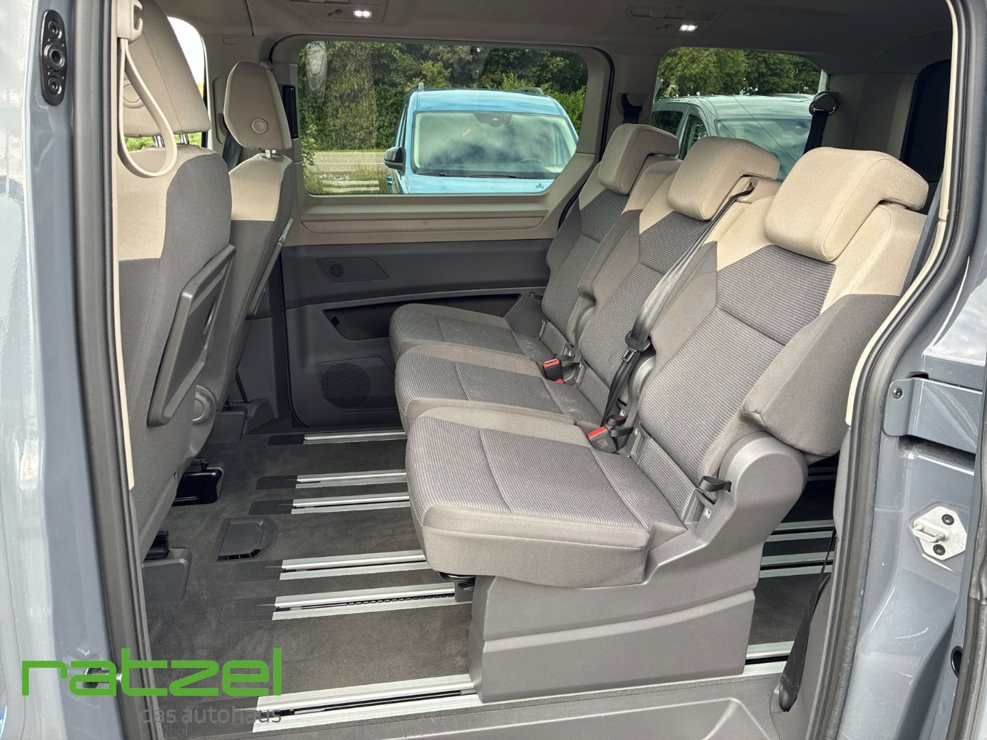 Fahrzeugabbildung Volkswagen T7 Multivan 2.0 TDI 7-Gang DSG KÜ Navi AHK LED A
