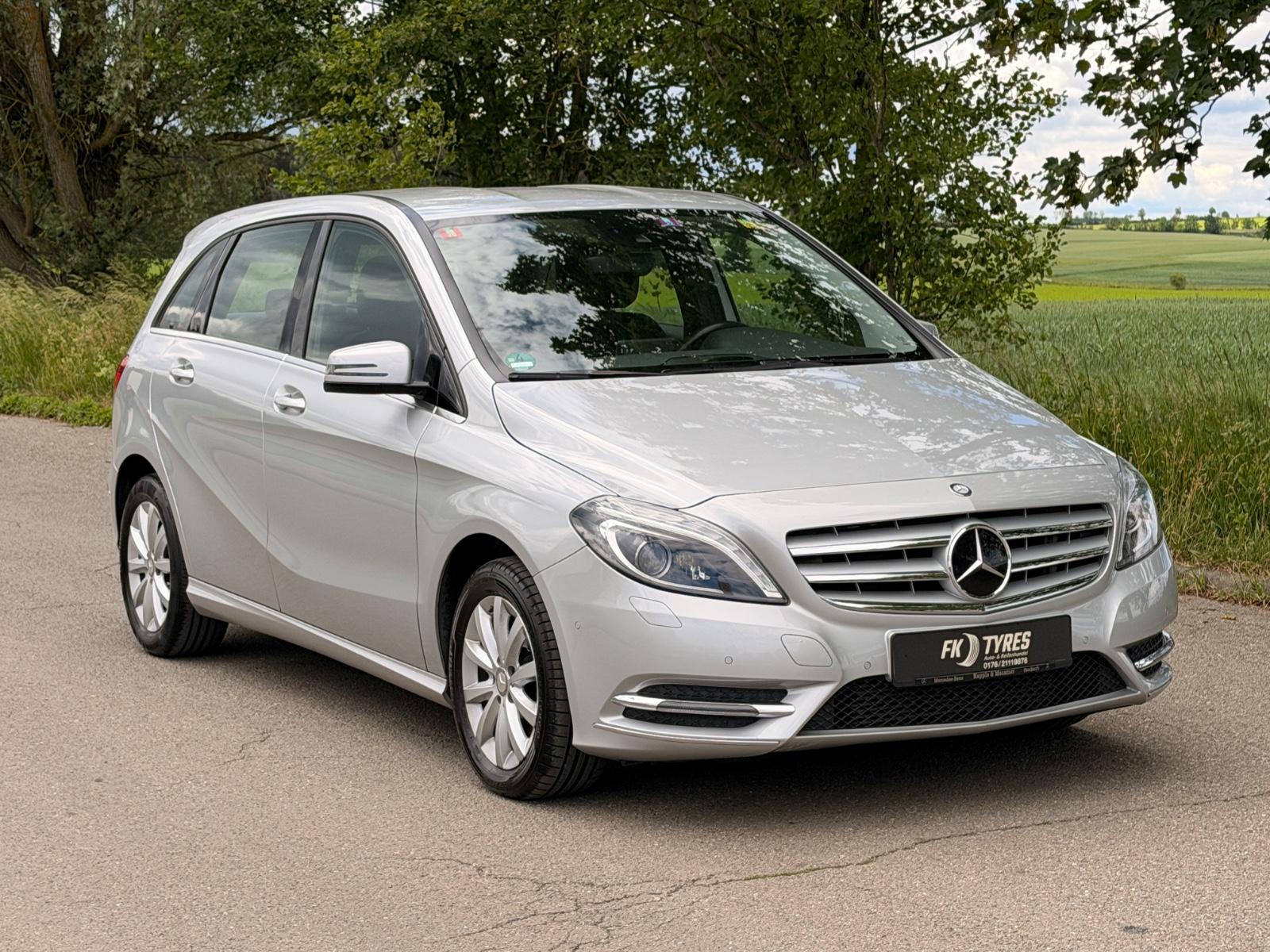 Mercedes-Benz B 180 *Automatik* AHK / Klima / SHZ / Service /