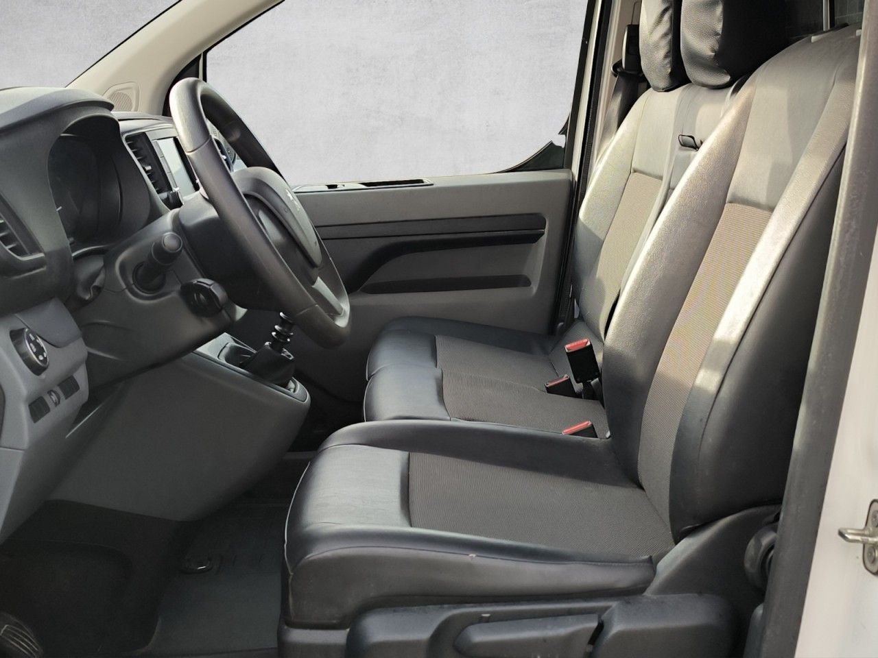 Fahrzeugabbildung Peugeot Expert Kasten Premium L2 / M - AHK uvm.