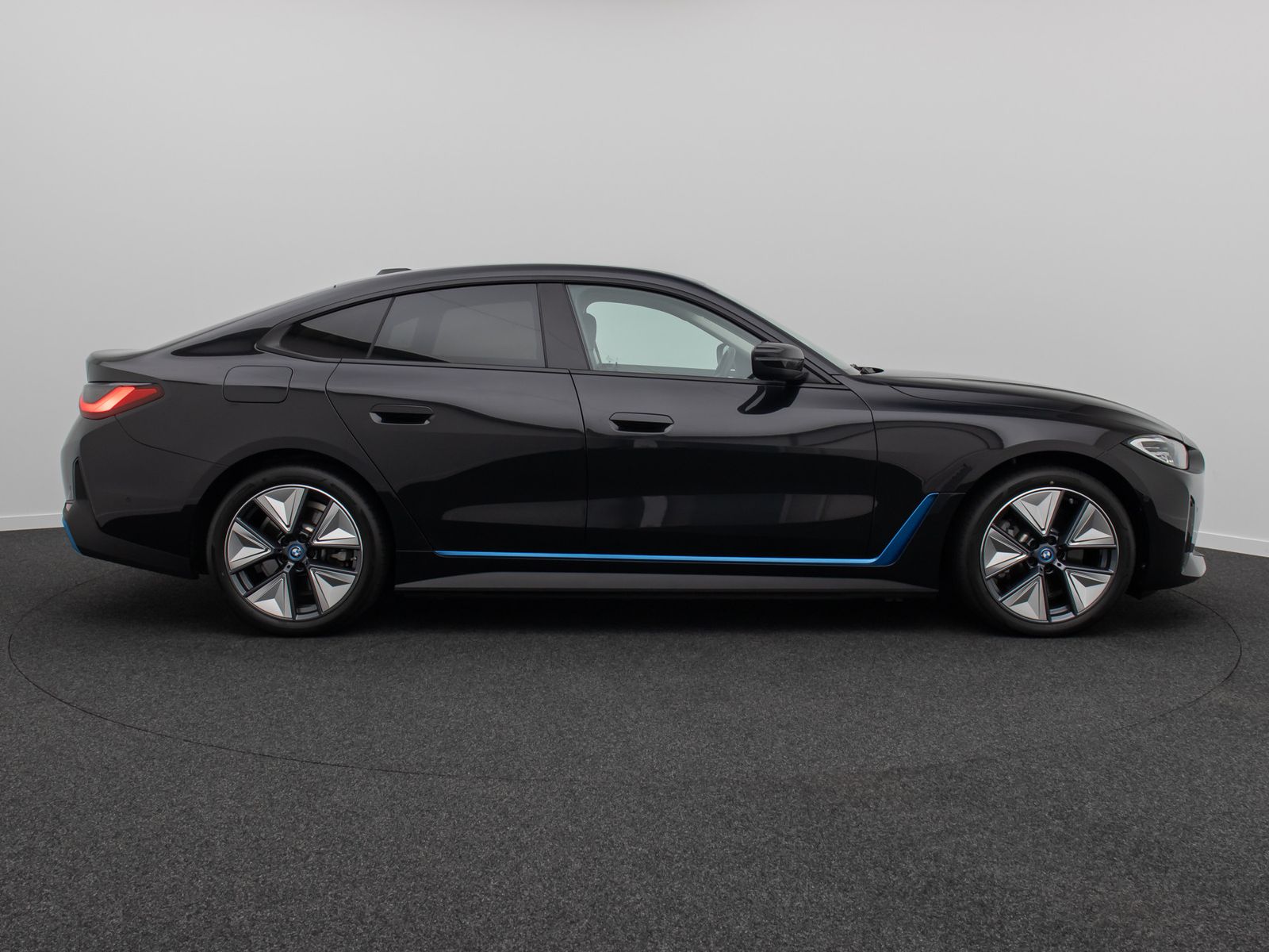 Fahrzeugabbildung BMW i4 eD40 GC HiFi Alarm Kamera HUD Leder 19Zoll