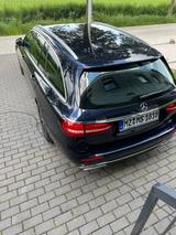 Mercedes-Benz E 200 T Autom. -Avantgarde AHK -Ledersitze  - Mercedes-Benz E 200 Gebrauchtwagen in Wiesbaden