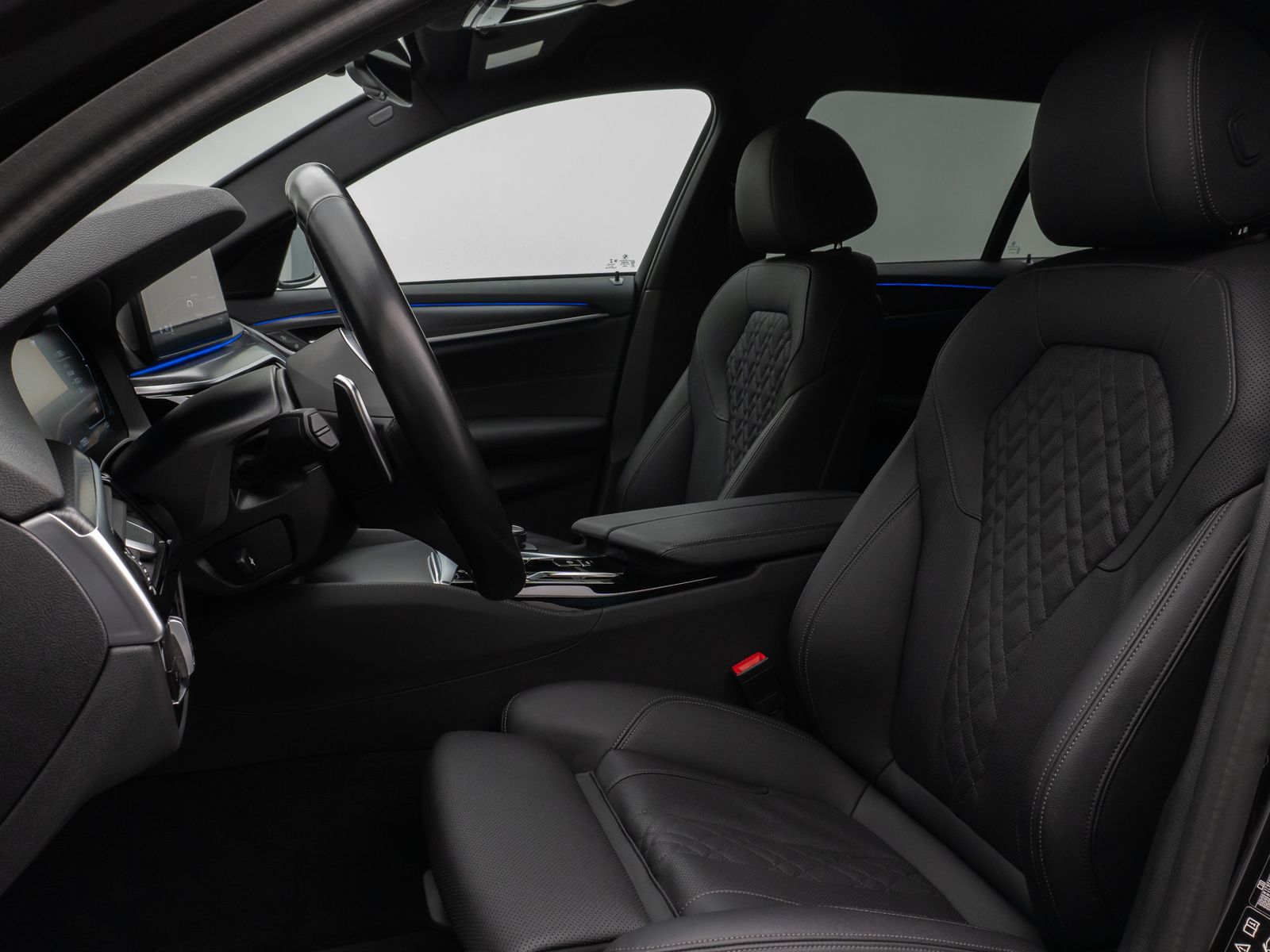 Fahrzeugabbildung BMW 530d xD M Sport Laser Kamera HUD DAB HiFi Komfor