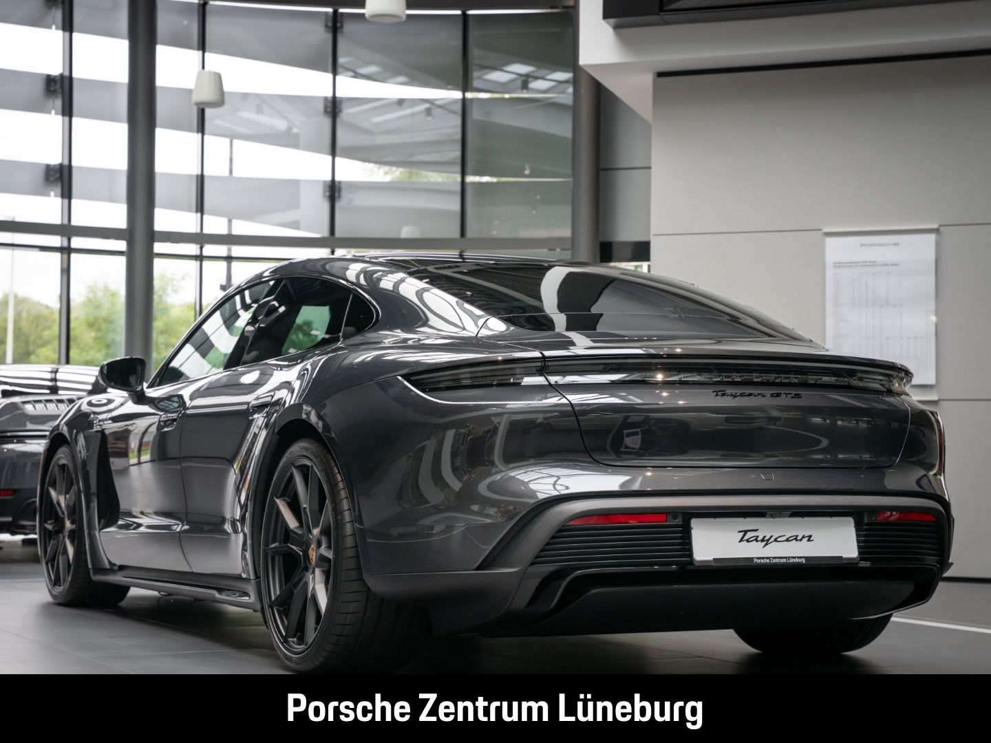 Porsche Taycan GTS Surround-View 21-Zoll Panoramadach imagem 3