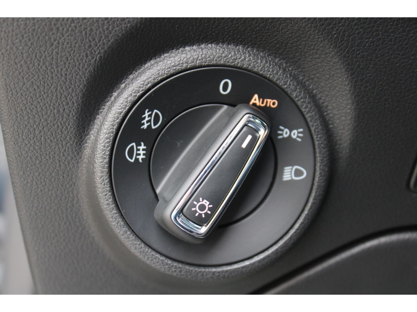 Fahrzeugabbildung SEAT Leon 1.5 TSI ST FR ACC LED Navi DAB PDC RFK AHK