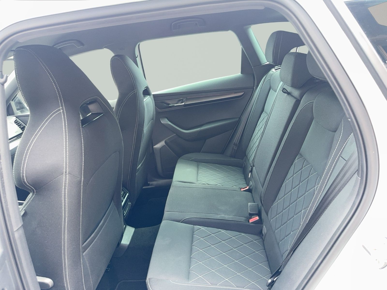 Karoq 2.0 TSI Sportline 4x4, AHK, Sportsitze, Pa