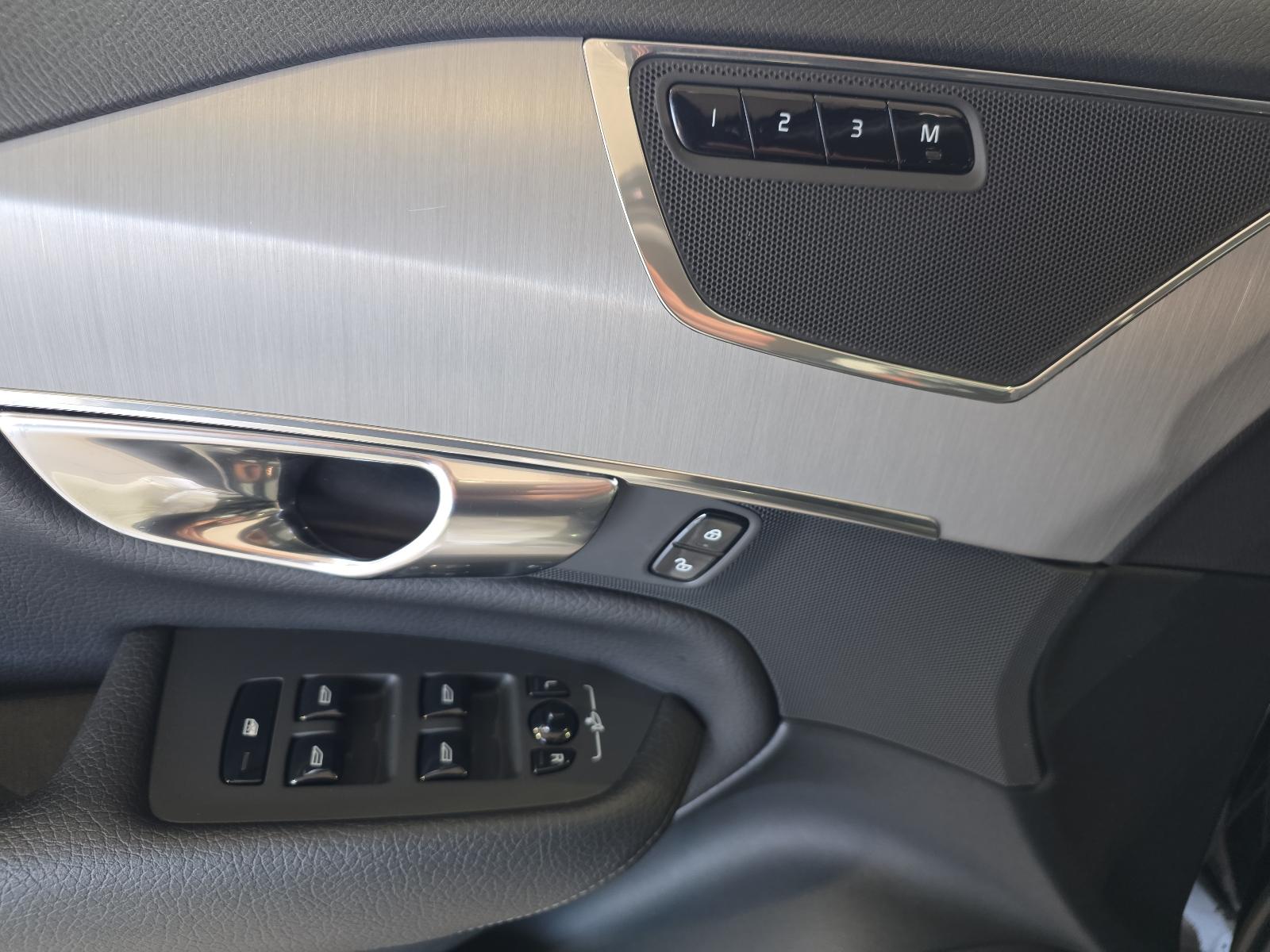 Volvo XC90 B5 (D) Momentum Pro AWD ACC BLIS Kamera LED