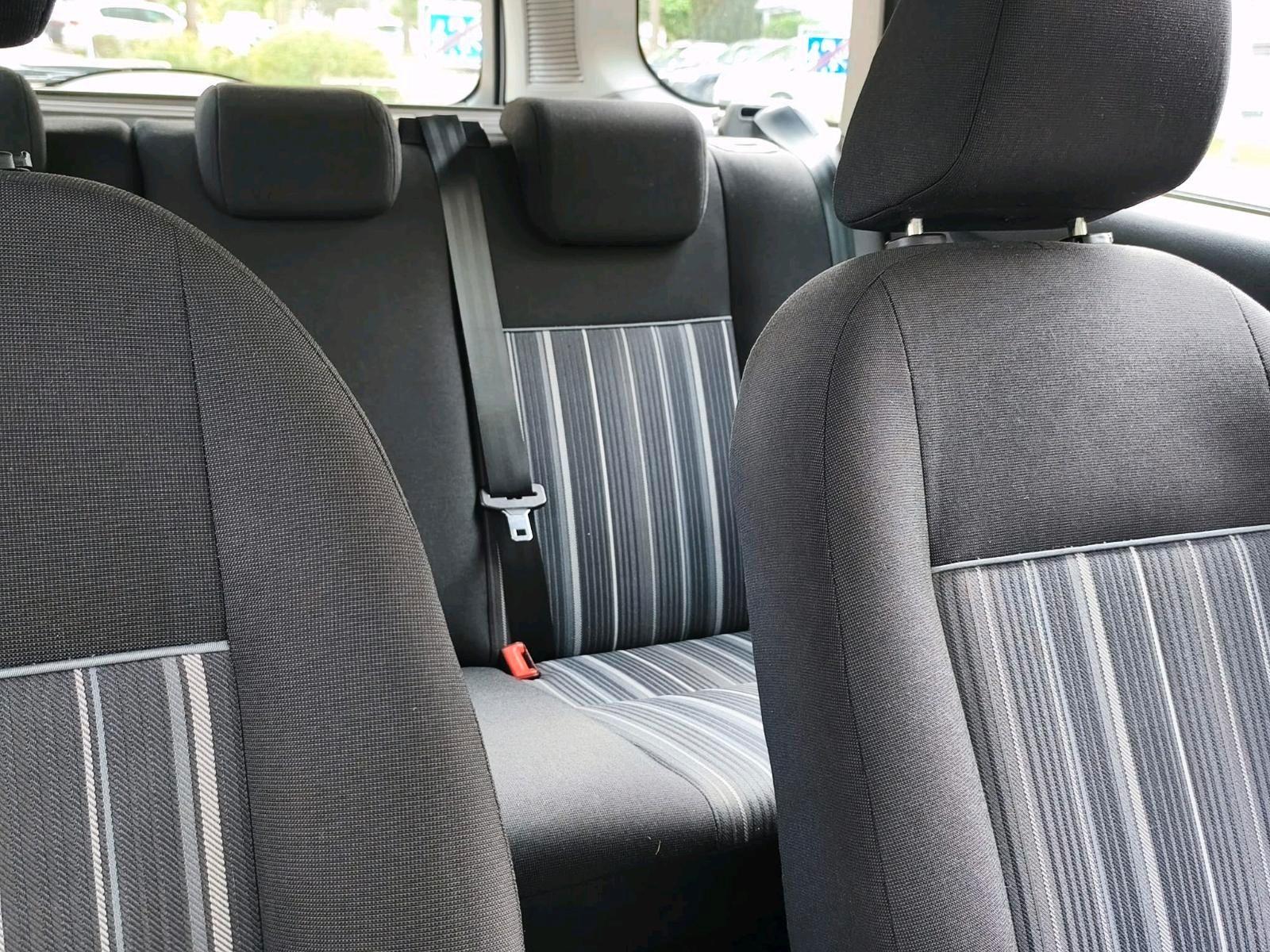Ford Focus 2011 — photo 8