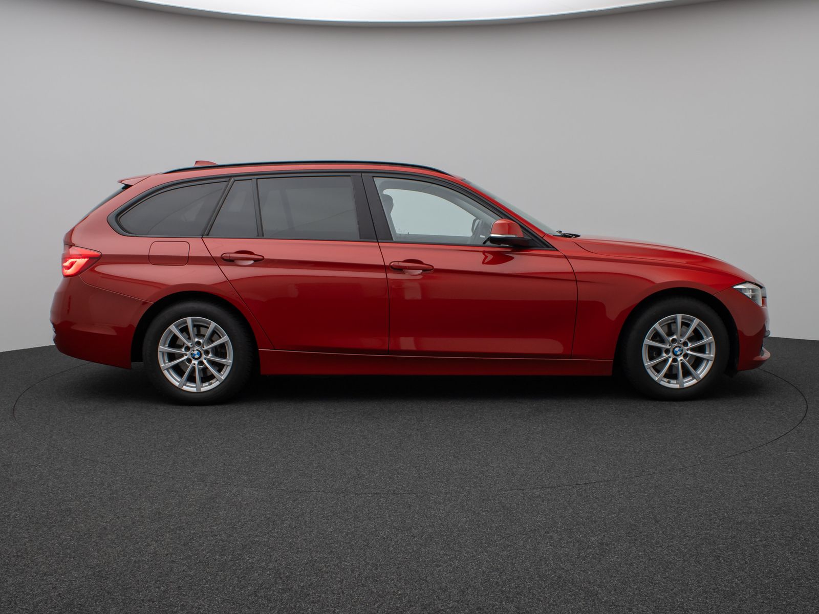 Fahrzeugabbildung BMW 320d xD Navi Lordos PDC LED Komfort AHK Sport