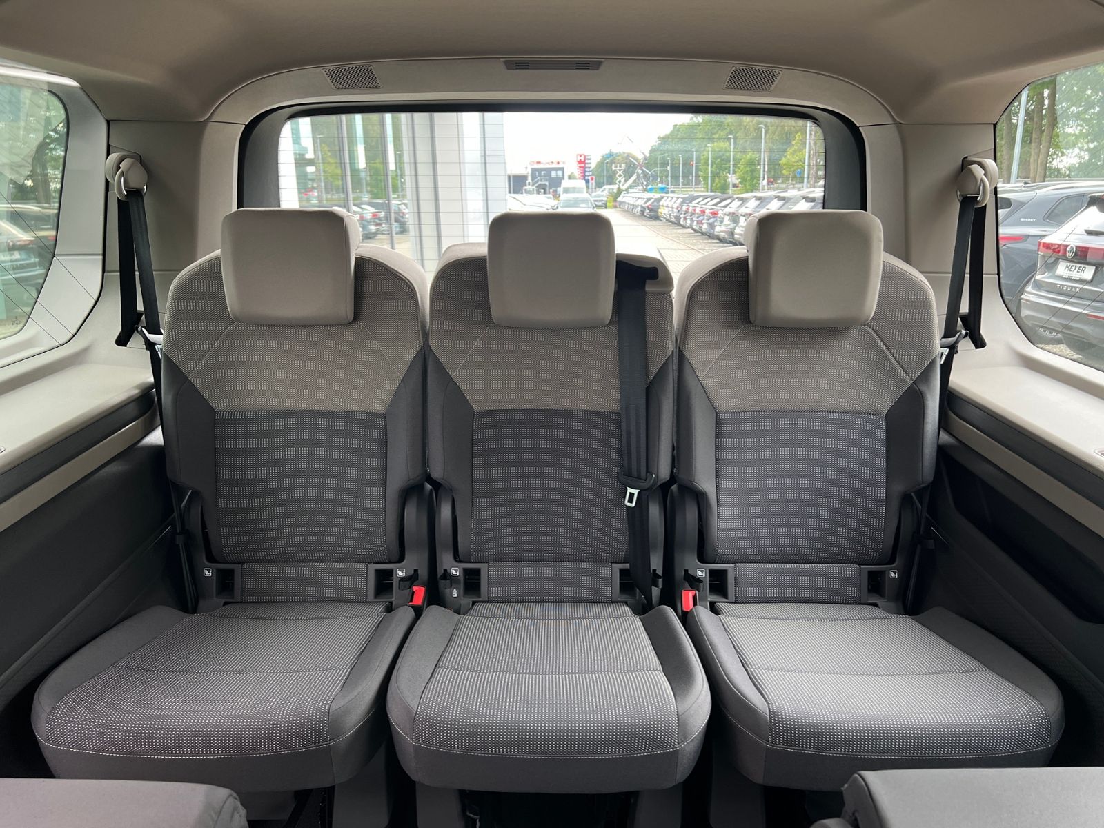 Fahrzeugabbildung Volkswagen Multivan T7 Life 1.5 TSI eHybrid 4MOTION DSG *AH