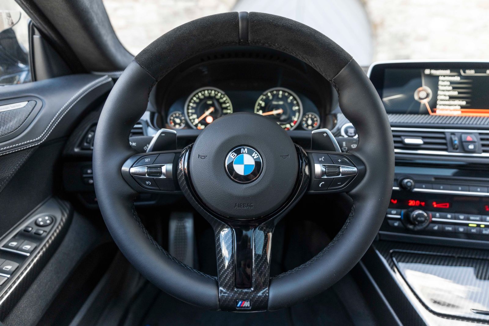 Fahrzeugabbildung BMW 640i xDrive GC M-SPORTPAKET HUD LED H&K