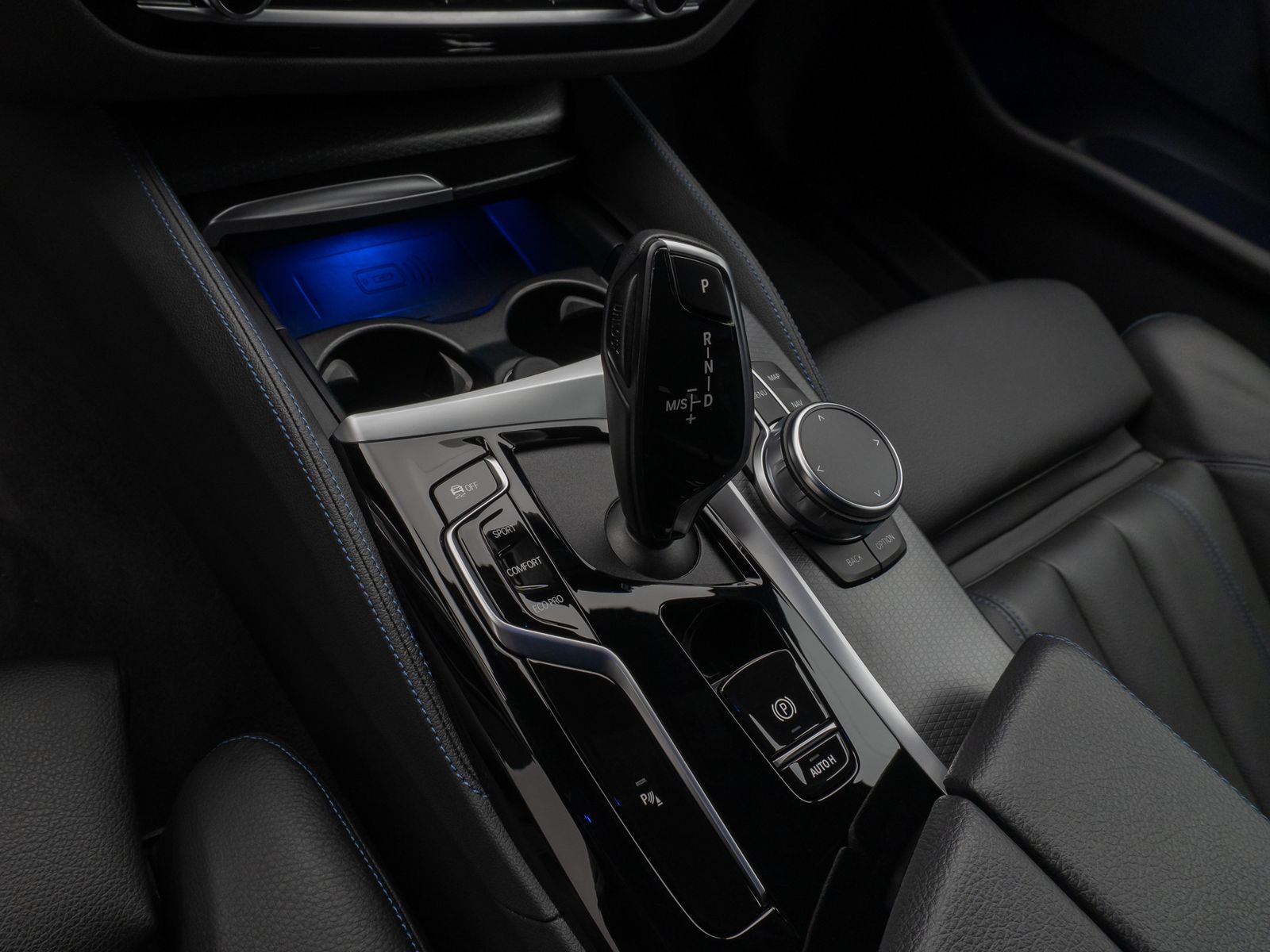 Fahrzeugabbildung BMW 530d M Sport Kamera Laser HUD DAB HiFi Komfort