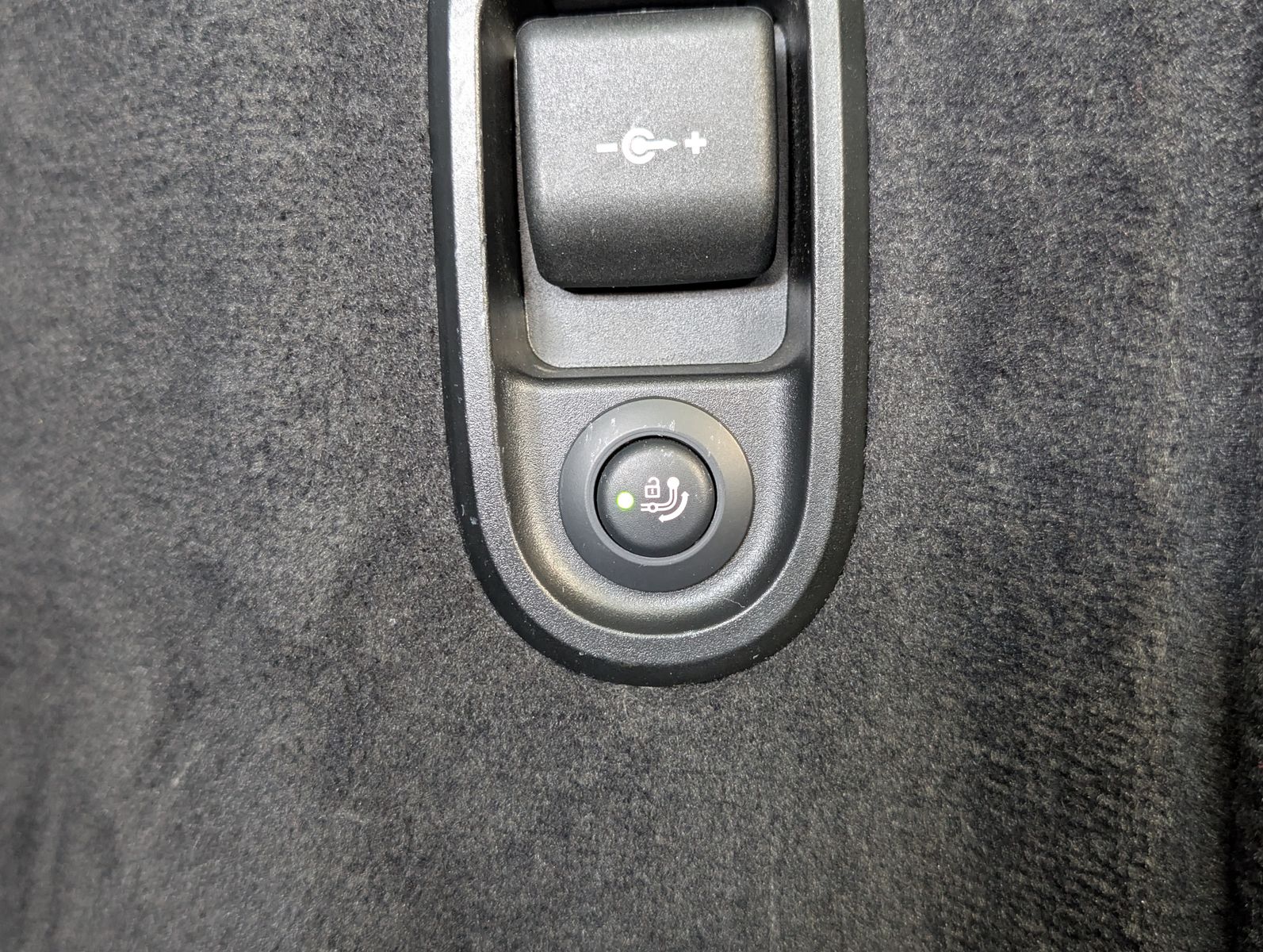 Fahrzeugabbildung BMW 520d M Sport MHEV LEDER HUD AMBI LED APP 4xSHZ