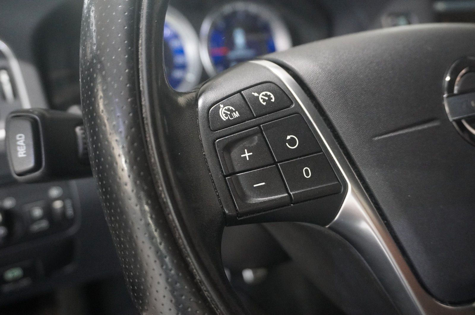 Fahrzeugabbildung Volvo V60 Kombi D4 R-DESIGN NAVI/LED/SHZPDC/AHK
