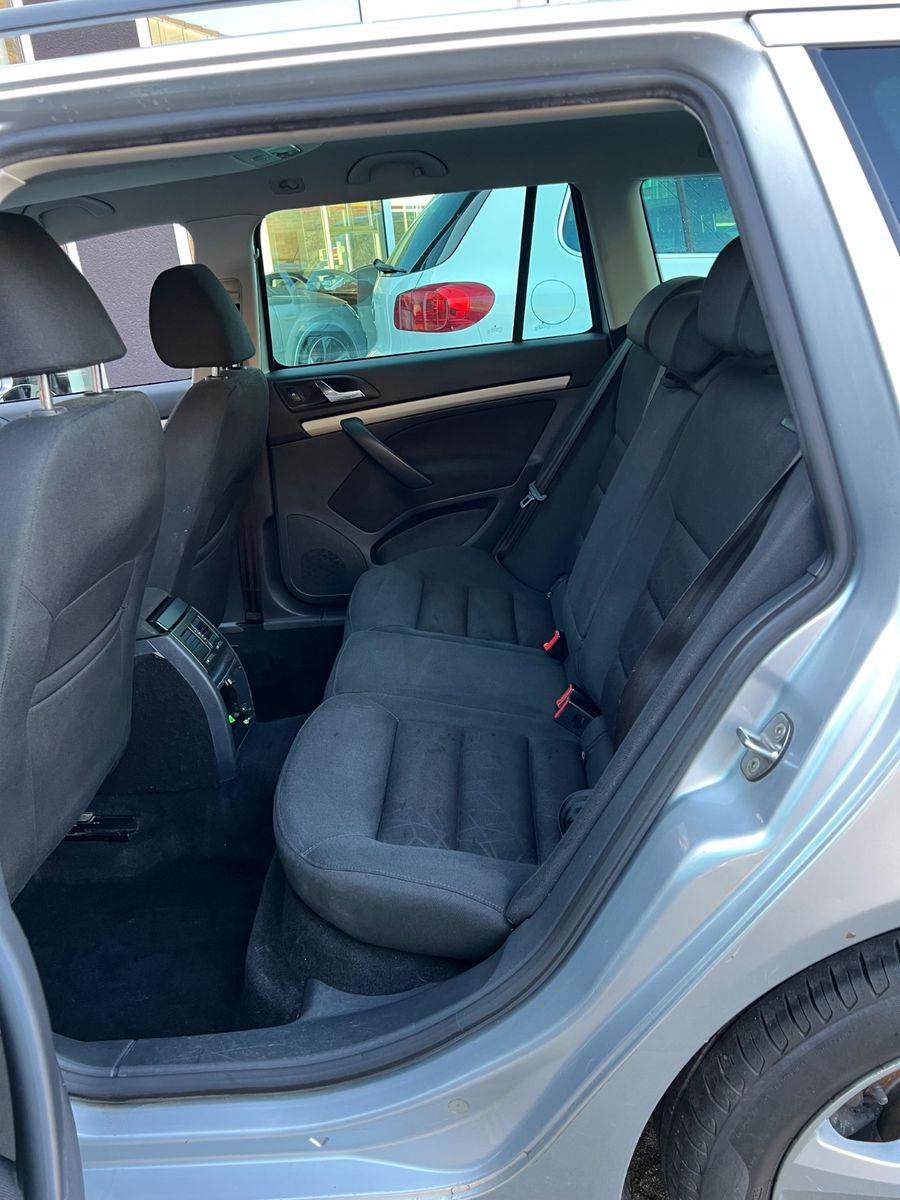 Fahrzeugabbildung SKODA Octavia 1.6 TDI Combi Family * NAVI *AHK*
