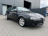 Alfa Romeo 147 1.6 TS 16V Corse*KLIMAAUT*BLUETOOTH*TÜV NEU - Alfa Romeo 147 mit 5 Türen