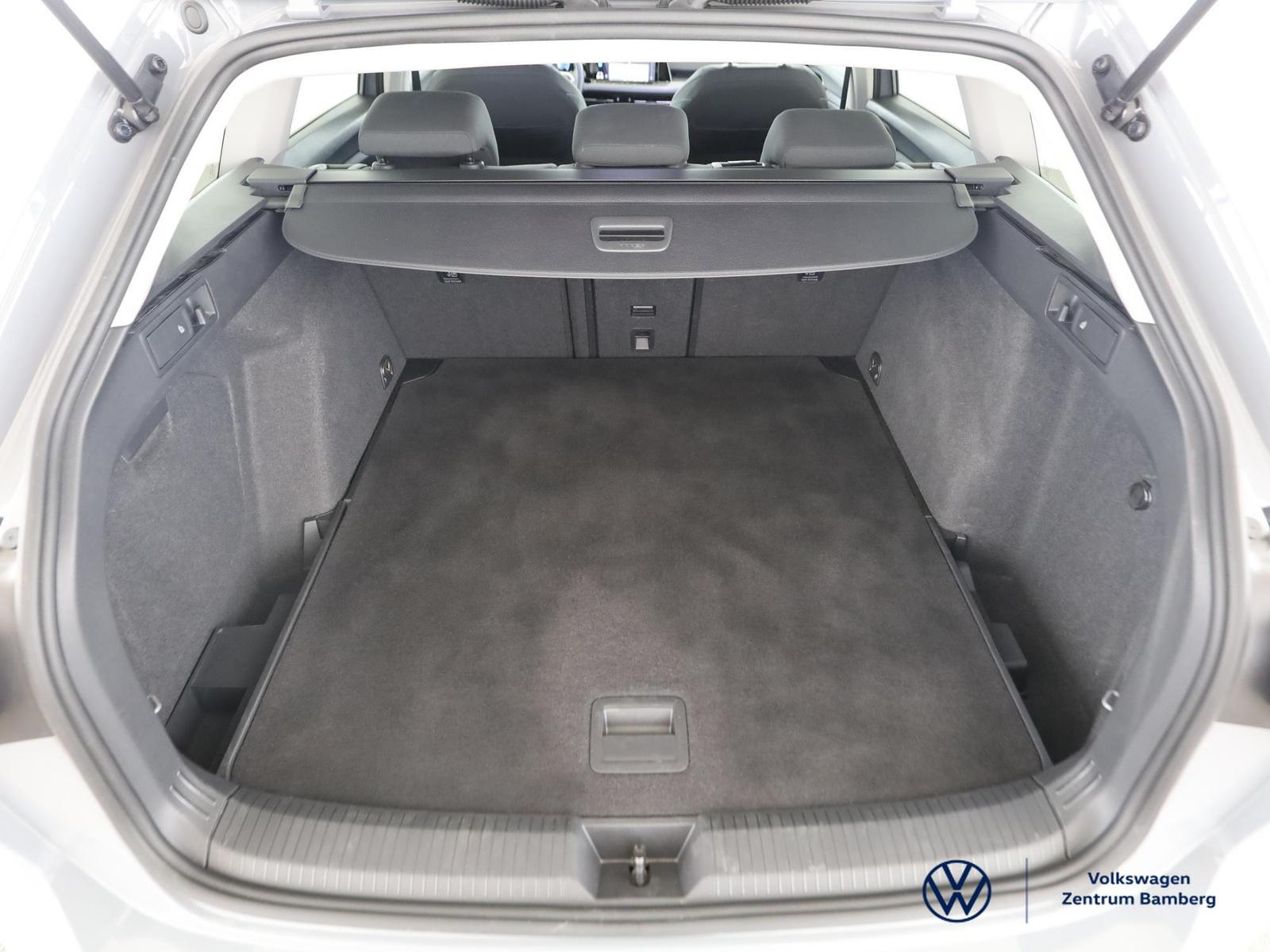 Volkswagen Golf VIII Variant 1.0eTSI Active DSG+HUD+RFK+ACC, миниатюра 9