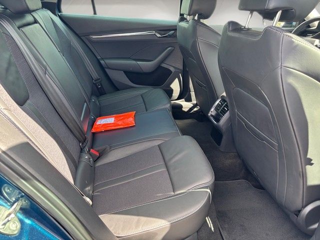 Fahrzeugabbildung SKODA Octavia Combi 2.0TDI DSG Style STNDHZ+MEMORY+LED