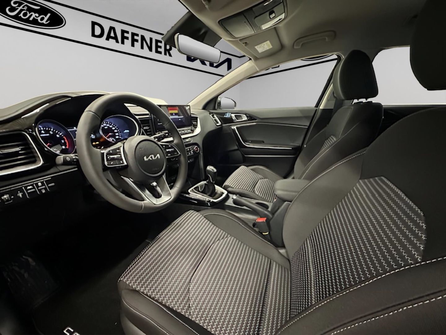 Fahrzeugabbildung Kia Ceed_sw Vision Navi SHZ Kamera SpurhalteASS DAB