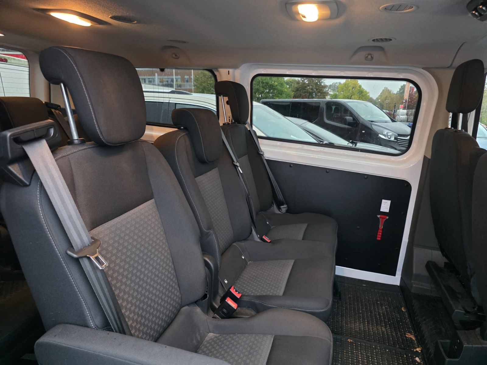 Fahrzeugabbildung Ford Transit/Tourneo CustomKombi 320 L1 Trend