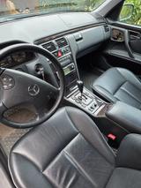 Mercedes-Benz E 320 4MATIC AVANTGARDE Avantgarde - Mercedes-Benz E 320: 4matic