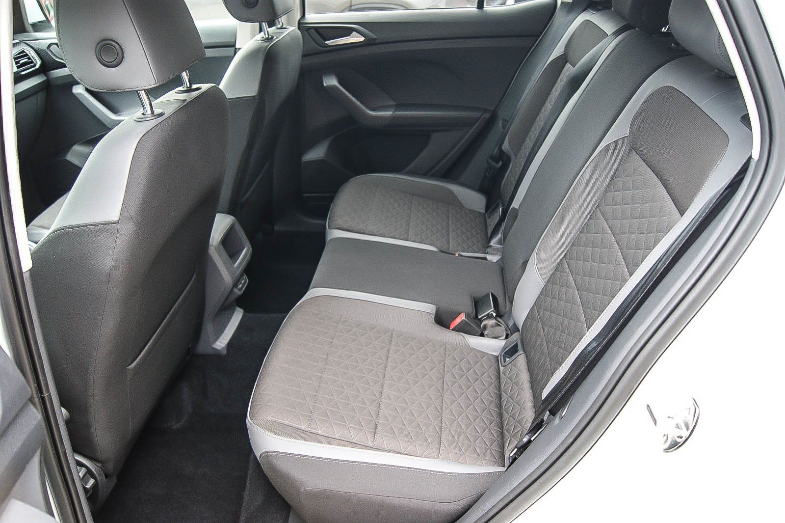 Fahrzeugabbildung Volkswagen T-Cross 10 Style DSG R-LINE VIRTUAL NAVI ACC 18'